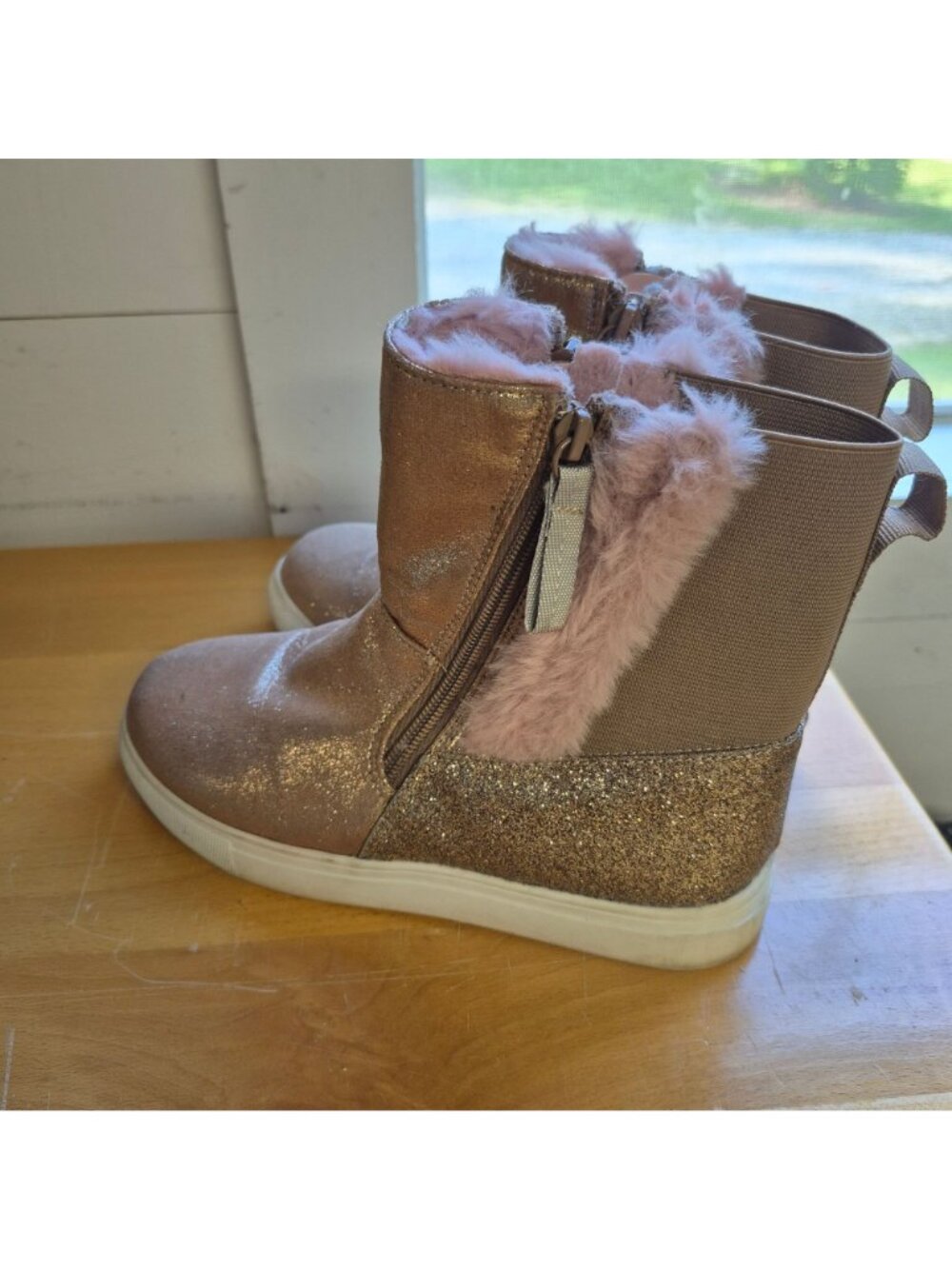 Steve Madden Girls Size 4 Metallic Rose Gold Faux Fur-Lined Ankle Boots With Si - Picture 2 of 9